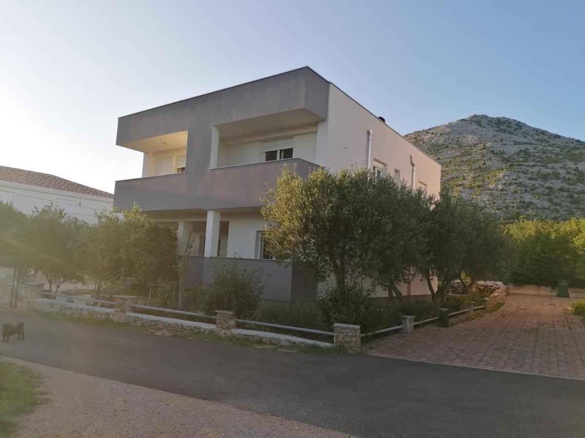 Apartments Lota ستاريغغاد باكلينتسا المظهر الخارجي الصورة